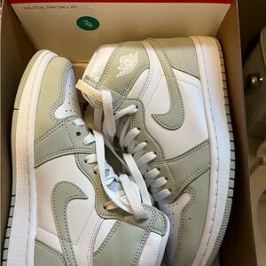 Jordan Low-Top Sneakers in Sage Green & White